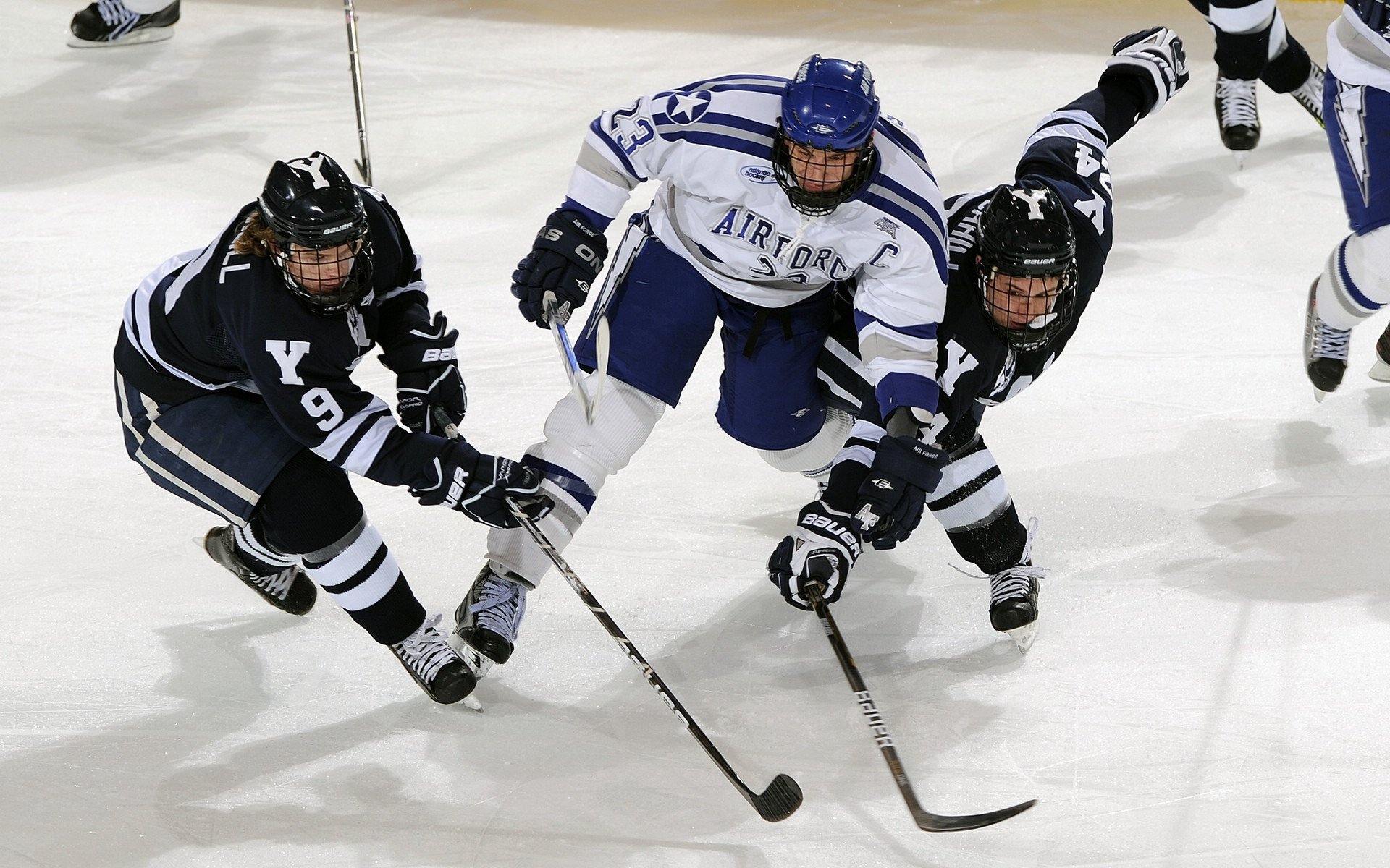 开云竞猜官网-篮球赛事转播权竞争激烈平台角逐白热化，篮球赛事转播机位布置